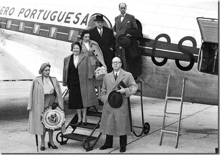 Passageiros junto a aeronave da Aero Portuguesa